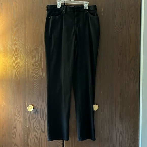Gloria Vanderbilt black jeans. Amanda style. Size 8 - Picture 1 of 4